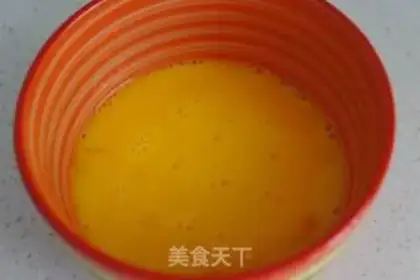 Make Tomato fried eggs step 1