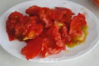 Make Tomato fried eggs step 2