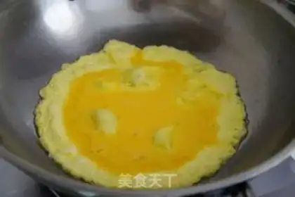Make Tomato fried eggs step 4