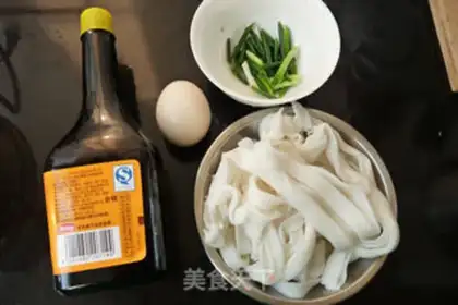 Make Egg fried river powder step 0