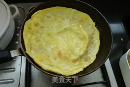 Make Egg fried river powder step 1