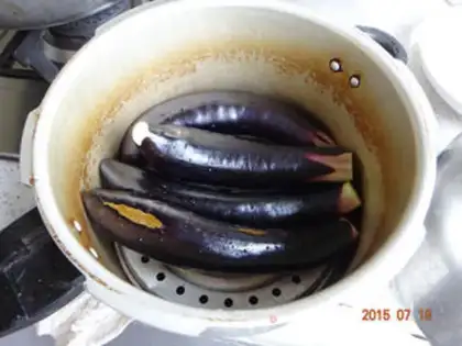 Make Onion oil and eggplant step 0