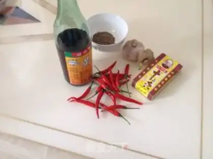 Make Spicy beef sauce step 1