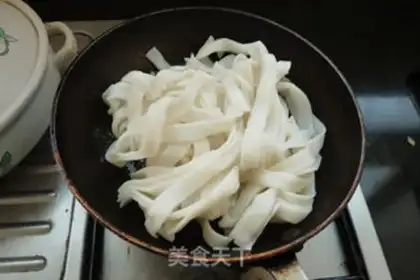Make Egg fried river powder step 4