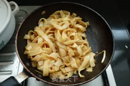 Make Egg fried river powder step 5