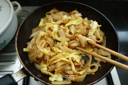 Make Egg fried river powder step 6
