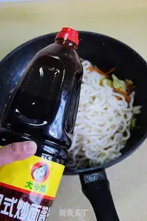 Make Japanese fried noodles step 5