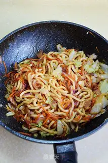 Make Japanese fried noodles step 6