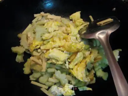 Make Eggs and bean bean peeled with bitter melons step 8
