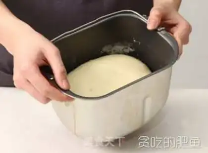 Make Onion silk ham rolls step 0