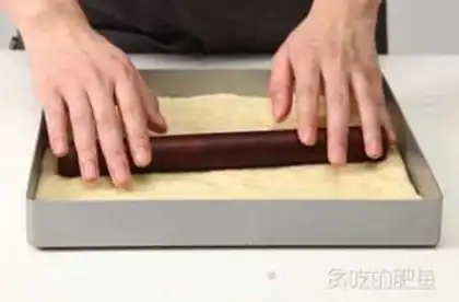Make Onion silk ham rolls step 1