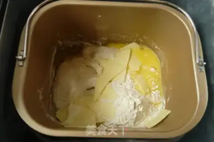 Make Onion cheese toast step 2