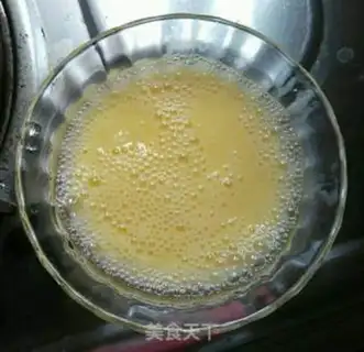 Make Goldmelon water and eggs step 4