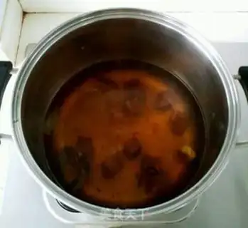 Make Curry beef fan soup step 1
