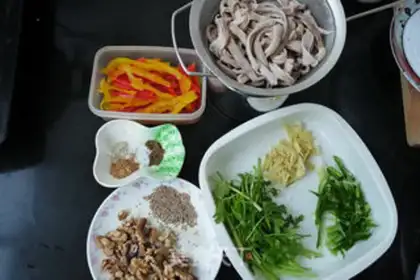 Make Sweet peppers of walnuts step 0