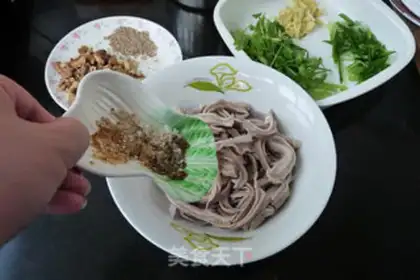 Make Sweet peppers of walnuts step 1