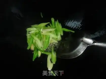 Make The celery fragrance makes the leaves step 1