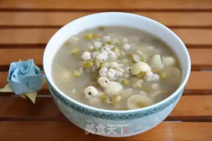 Make Lotus rice green bean soup step 1