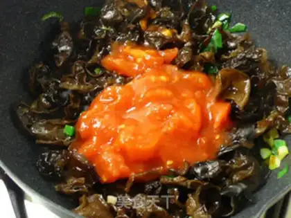 Make A salted egg tomato fried wood step 5