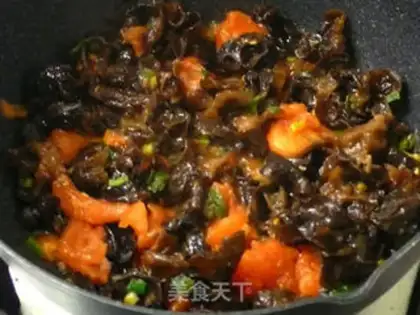 Make A salted egg tomato fried wood step 6