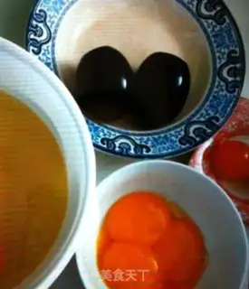 Make Three-coloured eggs step 1
