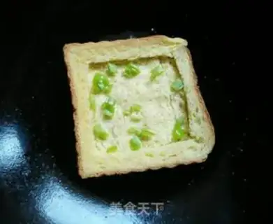Make Toast fried eggs step 3