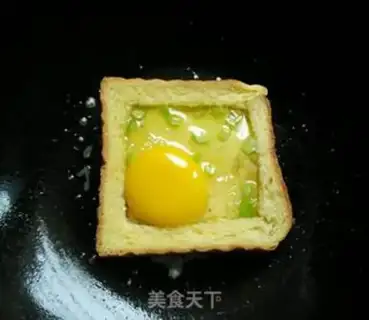 Make Toast fried eggs step 4