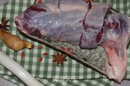 Make White chef makes halogen beef step 0