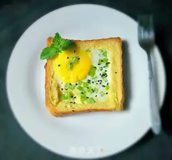 Make Toast fried eggs step 5