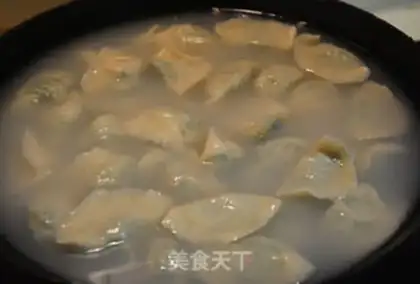 Make Celery pork dumplings step 7