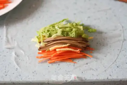 Make Vietnamese shrimp rolls step 3