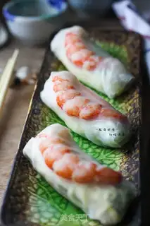 Make Vietnamese shrimp rolls step 9