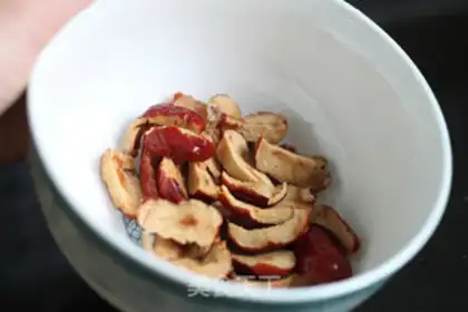 Make Red-tree walnut rice step 1