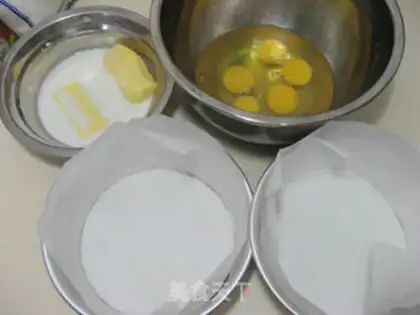 Make SpongeBob cake step 1
