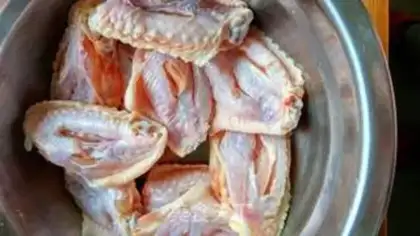 Make Coke chicken wings step 1