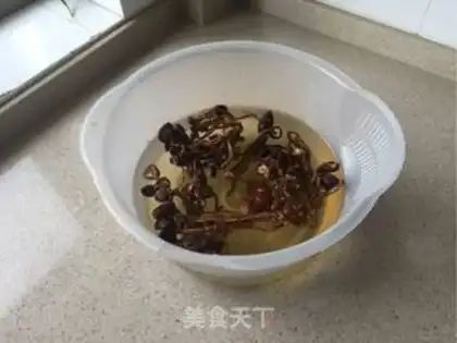 Make Tea mushrooms and ground ducks step 1