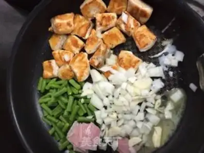 Make Curry salmon fried rice step 5