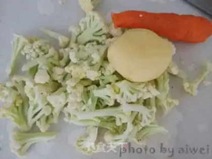 Make Curry potato broccoli step 1