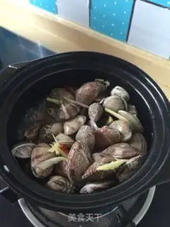 Make Hot-pot clams step 4