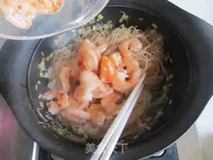 Make A big, colored shrimp fan step 12