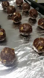 Make oatmeal chocolate energy ball step 5