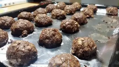 Make oatmeal chocolate energy ball step 6