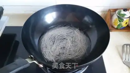 Make Garlic fans with acne step 1