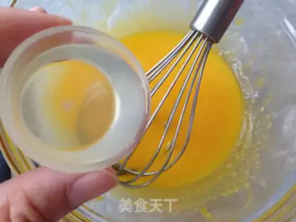 Make Butter cream rose cupcakes step 1