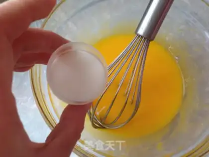 Make Butter cream rose cupcakes step 2