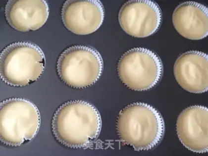 Make Butter cream rose cupcakes step 12