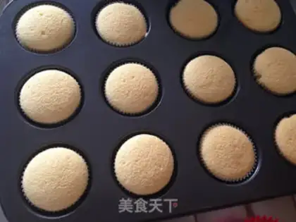Make Butter cream rose cupcakes step 13