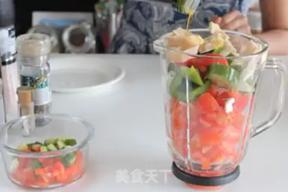 Make Spanish cold soup step 2