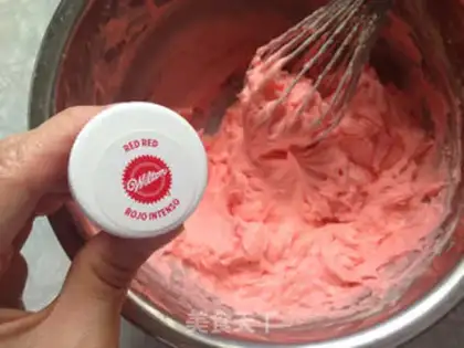 Make Butter cream rose cupcakes step 18