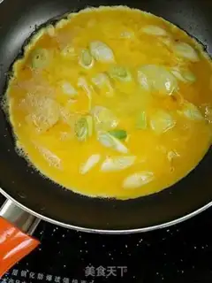 Make Tomato fried eggs step 5